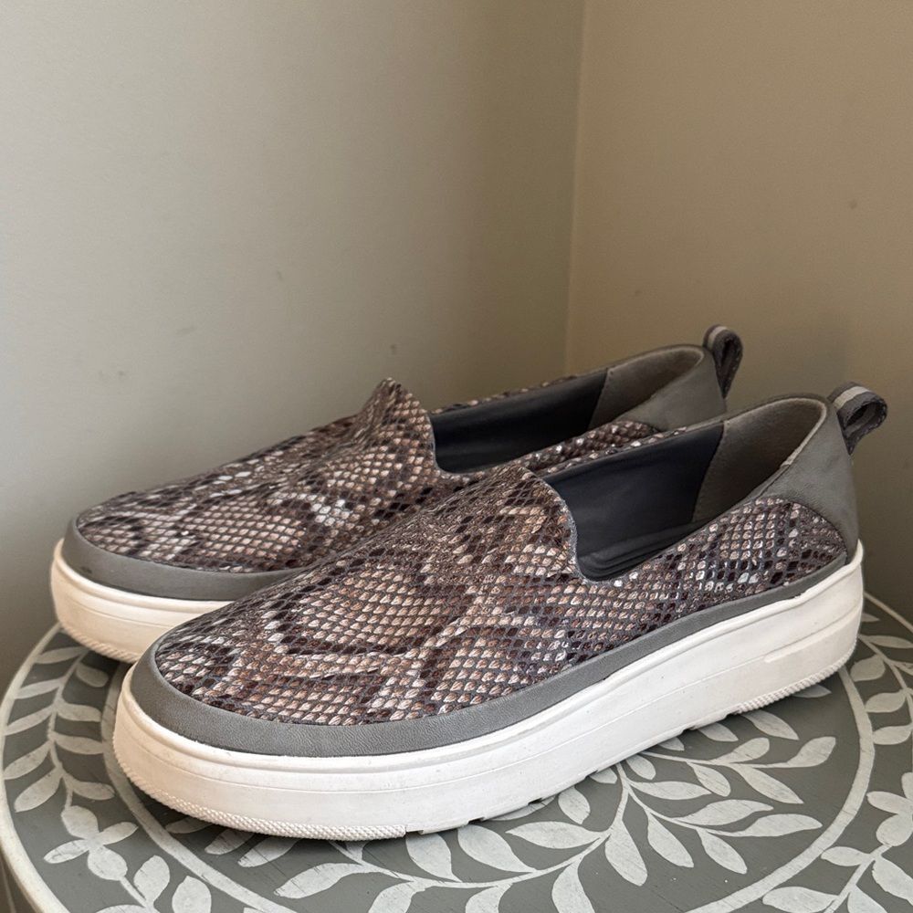BareTraps Nevin Platform Snake Print Slip-On Sneakers sz 8.5